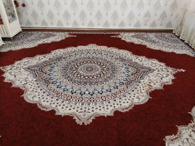 Mehmonxona uchun gilam sotiladi