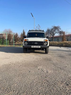 Lada Niva 4×4 Sotiladi