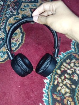 Headphone 100lx bassli ovozi tiniq karobka bor narxini kelishsak bolad