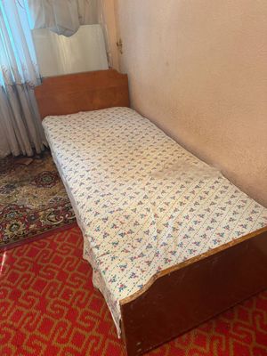 кровать