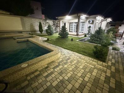 Oq toshda oilaviy dacha 2 ta spalniy 1 ta detskiy sauna bassen tenis