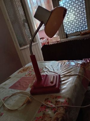 darslik uchun stol chirog'i. Elektrda ishlaydi.