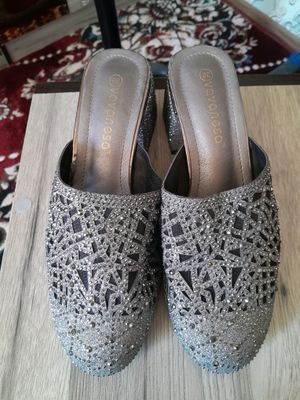 Sotiladi aybi faqat kiyilgan