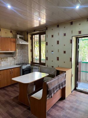 8-Maktab Yangi bozor oldi 2 xonalik Srochna