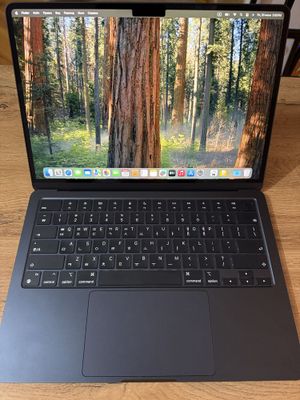 MacBook Air M2 13.6’ 16/512