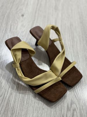 Продаю босоножки женские новые 38 рр
