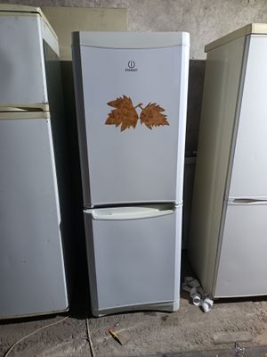 Продам холодильник Индизит