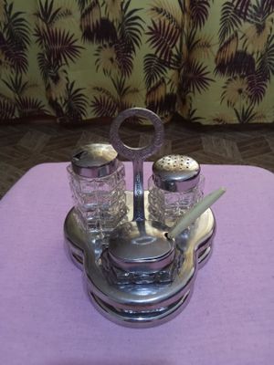 г. Навои. Продам хрустальный набор для специй. Производство Болгария.