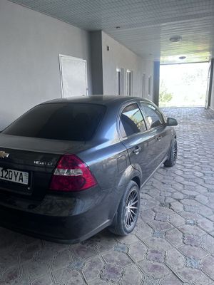 Nexia 3 sotiladi 8.800 $