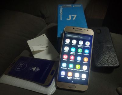 Срочно продам в идеальном состоянии идеально рабочий SAMSUNG GALAXY J7