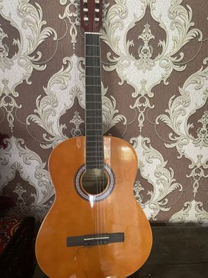 Yamaha gitara sotiladi