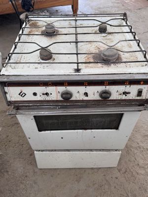 Газовая плита. 4х- конфорочная . Б/у. Советская. В рабочем состоянии.