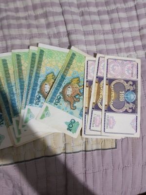 Eski Pullar Kolleksiya uchun 100 va 200 so'mlik