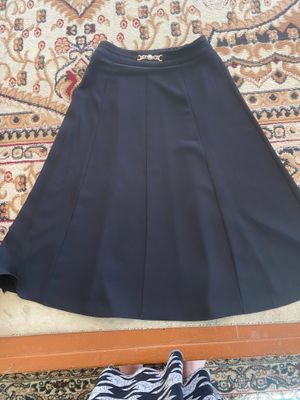 Yubka 1marta songgi qongiroqqa kiyilgan yangidek turibdi