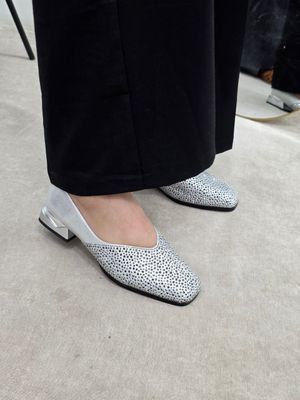 Фирма NORKA — кожаные туфли со стразами
