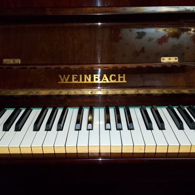 Продаётся пианино Weinbach Учитывая, что: Корпус