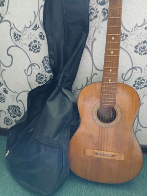 Gitara sotiladi holati yaxshi