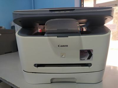 МФУ Canon MF 3228 в отличном состоянии.