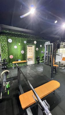 Фитнесс клуб сотилади
