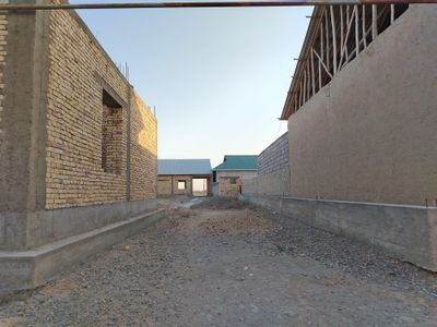 Qurulishi tuganlamagan hovli