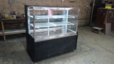 Витринный холодильник в новом состоянии