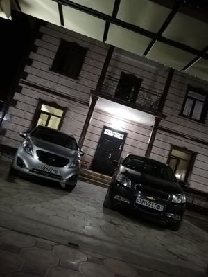 Уй сотилади, ором кафе оркасидаги кучада,