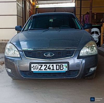 Moshina lada sotiladi