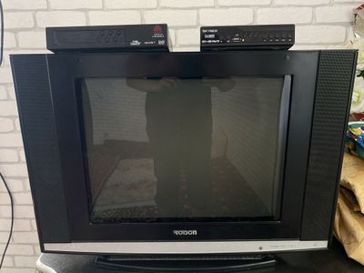 Roison rangli televizor. Rusumi PF-21C300