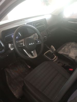 Kia Sonet 1-pozitsiya yangi 1250km yurgan mexanika