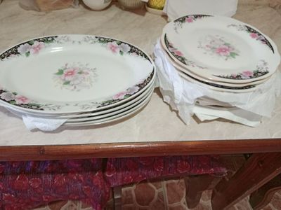 Продам новые тарелки производство Китай 15 шт общий