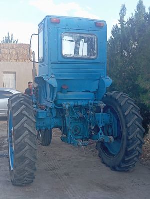Traktor sotiladi