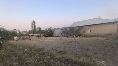 Uchastka sotiladi