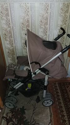 Детская коляска с четыремя положениями наклона