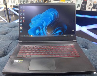 Noutbuk MSI GAMING core i5 10 th gen 16/256/500 gtx 1650 xolati zor.