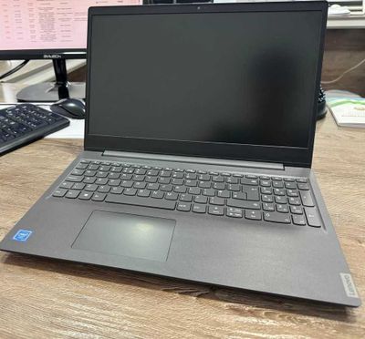 Lenovo V15 Yangi, srochno sotiladi.