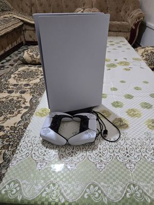 Playstation 5 sotiladi 2ta pulti bor