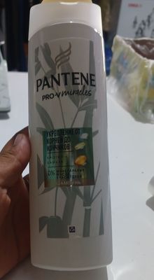 Pantenne shampun juda zo'r sochga oziqa beruvchi