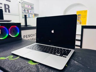 Продам Macbook Air M1, в хорошем состоянии, с каробкой и гарантией