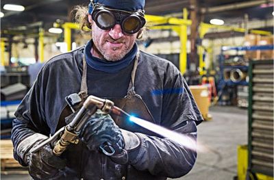 Сварщик Сантехник Услуги сварщика газосварка газопровод водопровод