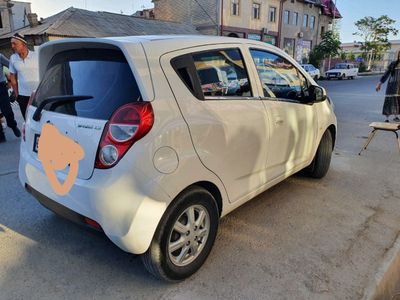 Chevrolet spark sotiladi