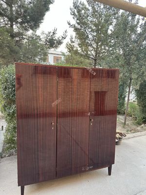 Shkaf srochna sotiladi