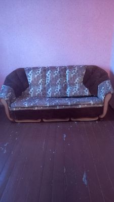 Диван с креслами.