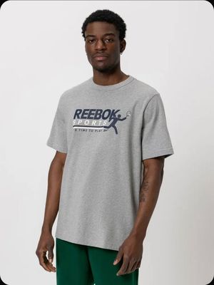 Футболки Reebok.