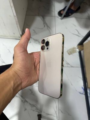 Iphone 13promax Xolati alo darjada Ayol kshi tutgan 128tali