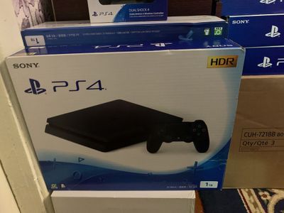 Playstation4 slim 500г 8игр HDR 1джестика все есть гарантия тоже