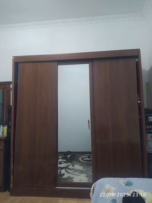 shkaf sotiladi
