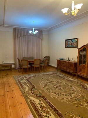 ПРОДАЕТСЯ дом, 8,4 сотки, 6 комнат, кирпич, в Яшнабадском районе