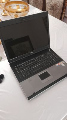 Noutbuk ASUS A7u