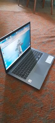 Noutbuk Asus