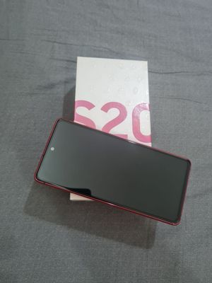 Телефон Самсунг S20 fe